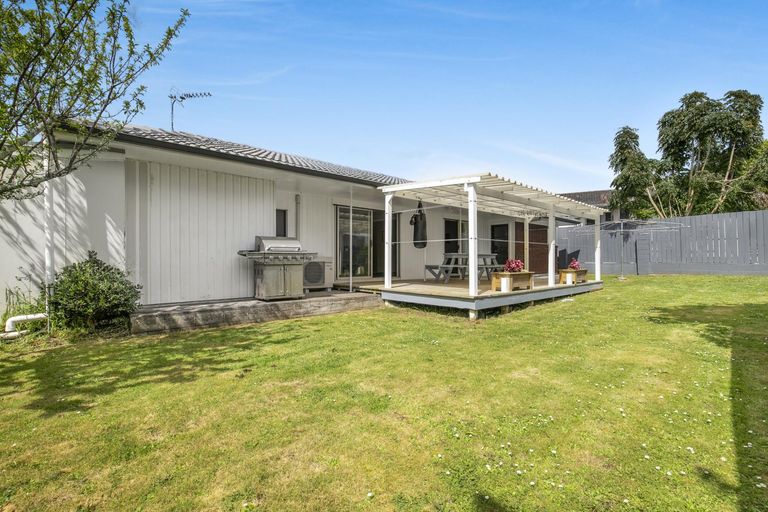 Photo of property in 16 Damian Way, Weymouth, Auckland, 2103