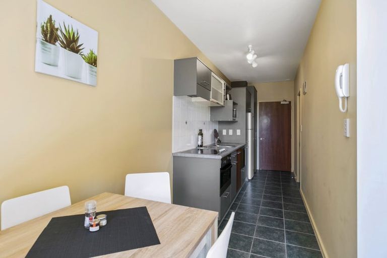 Photo of property in Atrium Towers, 6b/154 The Terrace, Wellington Central, Wellington, 6011