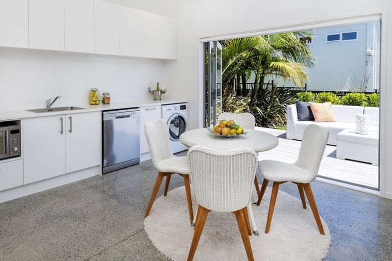 Photo of property in 144 Mellons Bay Road, Mellons Bay, Auckland, 2014