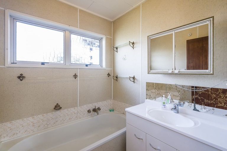 Photo of property in 2a Cypress Grove, Paraparaumu, 5032