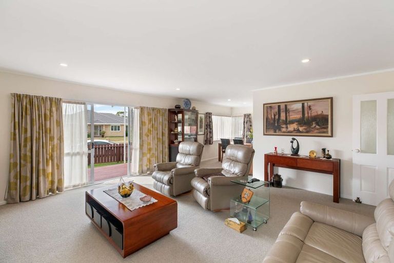 Photo of property in 75 Lakeside Drive, Orewa, 0931