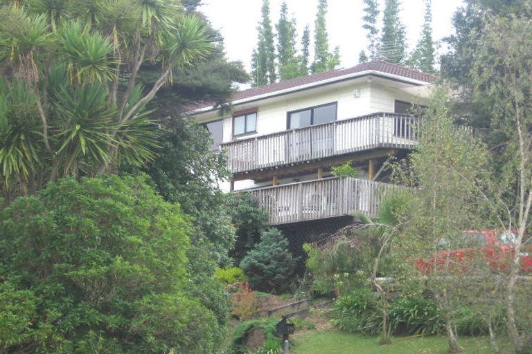 Photo of property in 15 Embassy Place, Glenfield, Auckland, 0629