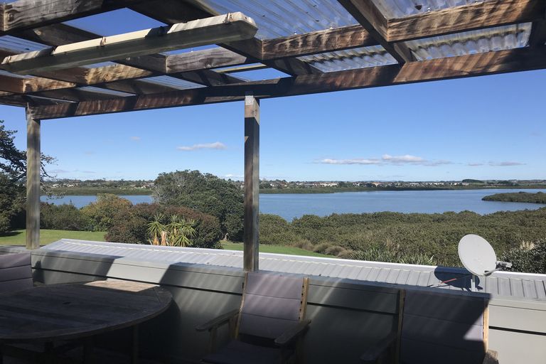 Photo of property in 17 Montego Place, Weymouth, Auckland, 2103