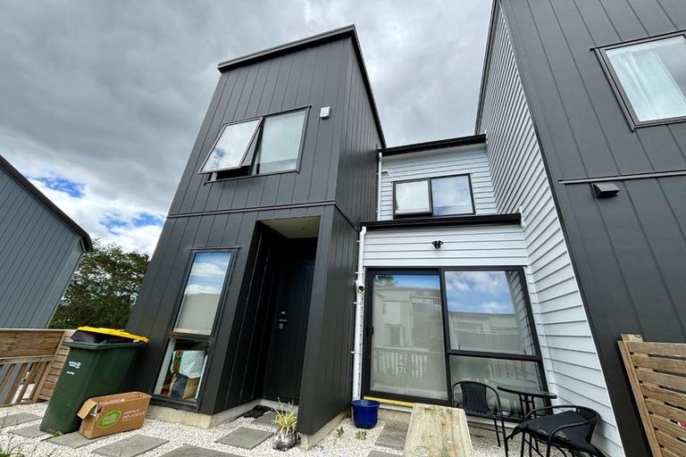 Photo of property in 6 Korokio Lane, Henderson, Auckland, 0612