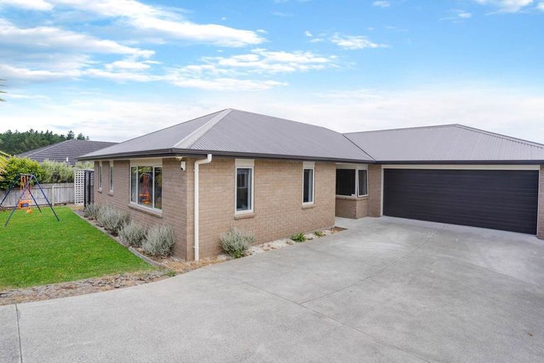 Photo of property in 16 Moira Drive, Tuakau, 2121