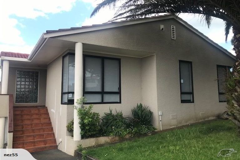 Photo of property in 9 Gwenand Place, Botany Downs, Auckland, 2010