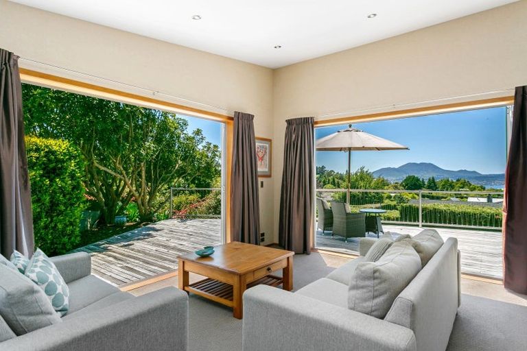 Photo of property in 10 Cameron Drive, Acacia Bay, Taupo, 3385