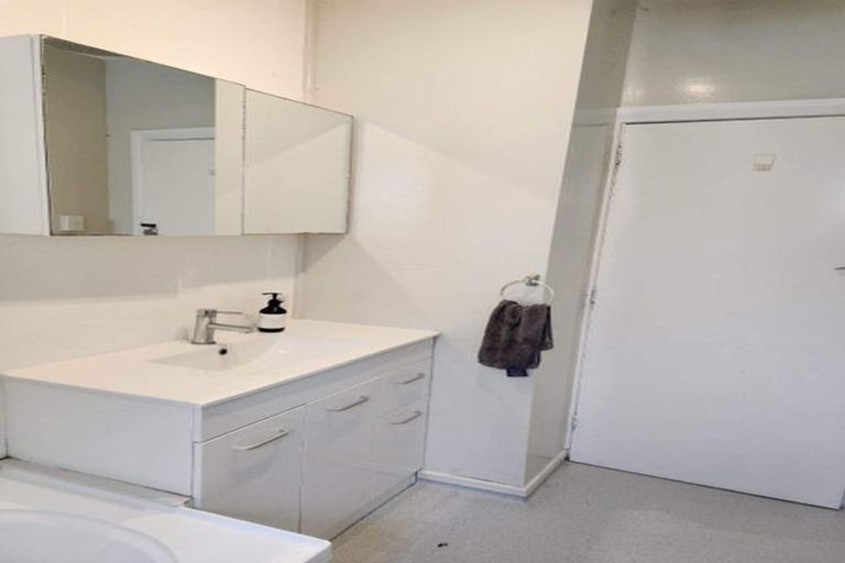 Photo of property in 3-5 Knoll Street, Island Bay, Wellington, 6023