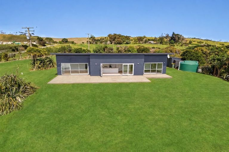 Photo of property in 3143 South Head Road, South Head, Helensville, 0874