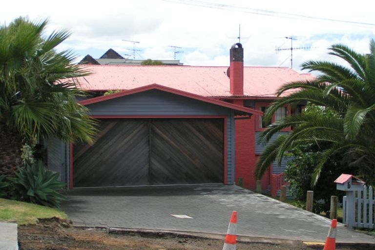 Photo of property in 6 Milton Road, Northcote Point, Auckland, 0627