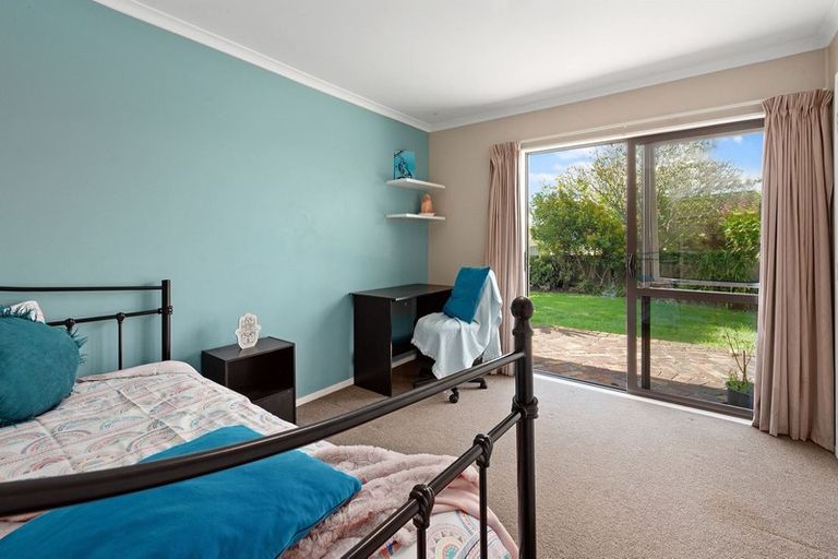 Photo of property in 2/399 East Coast Road, Mairangi Bay, Auckland, 0630