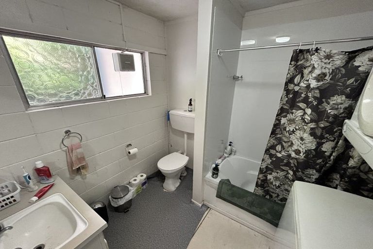 Photo of property in 2/219 Grant Road, Thorndon, Wellington, 6011