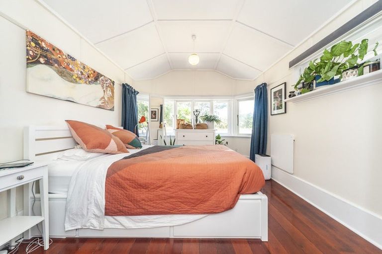 Photo of property in 83 Apu Crescent, Lyall Bay, Wellington, 6022