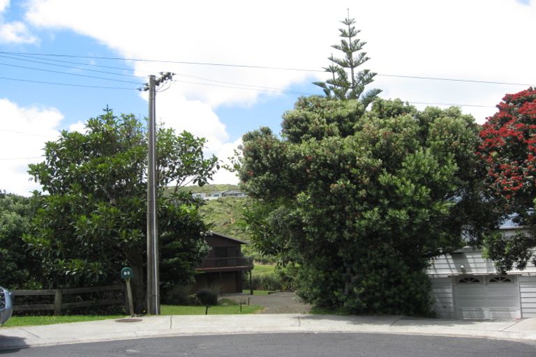 Photo of property in 18 Ngatira Road, Muriwai, Waimauku, 0881