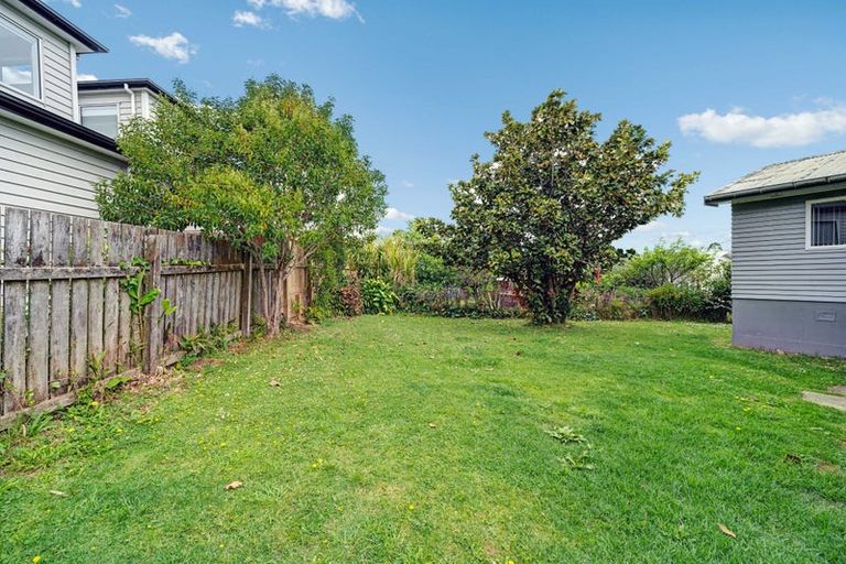 Photo of property in 58 Holbrook Street, Blockhouse Bay, Auckland, 0600