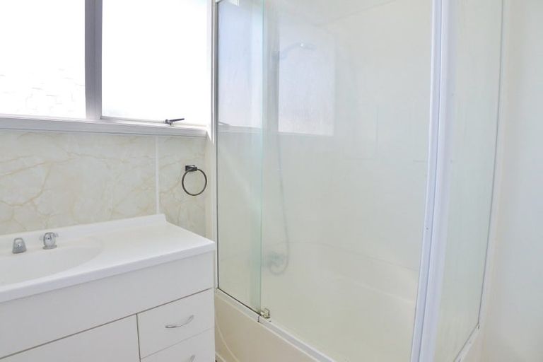 Photo of property in 14 Ewbank Place, Manurewa, Auckland, 2102