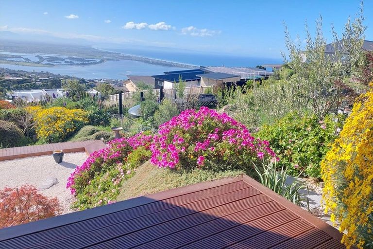 Photo of property in 2 Clearview Lane, Mount Pleasant, Christchurch, 8081