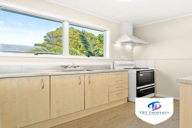 Photo of property in 400 Roscommon Road, Clendon Park, Auckland, 2103