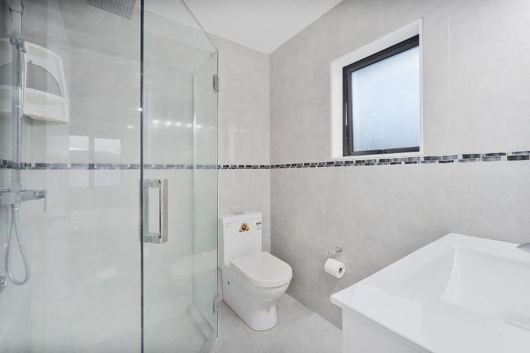 Photo of property in 22 Millcroft Lane, Ranui, Auckland, 0612