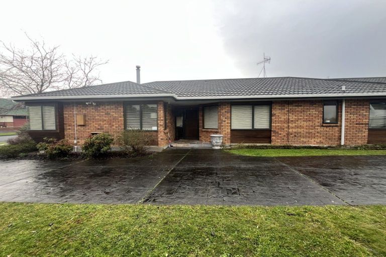Photo of property in 18 Ruapehu Drive, Fitzherbert, Palmerston North, 4410
