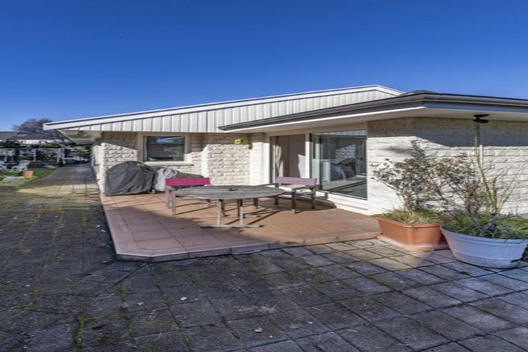 Photo of property in 16 Stormont Place, Avonhead, Christchurch, 8042