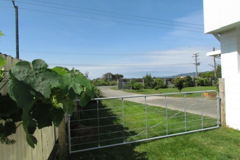 Photo of property in 80 Tararua Road, Levin, 5571