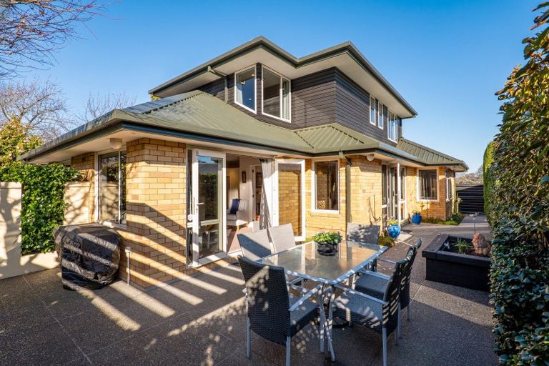 Photo of property in 2/281 Memorial Avenue, Burnside, Christchurch, 8053