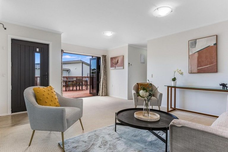 Photo of property in 9 Beauzami Crescent, Ascot Park, Porirua, 5024