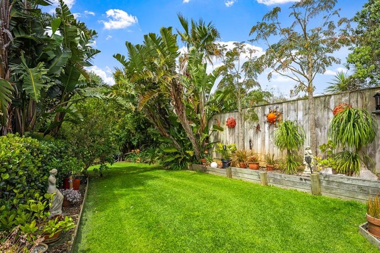 Photo of property in 1/4 Roberts Road, Matakatia, Whangaparaoa, 0930