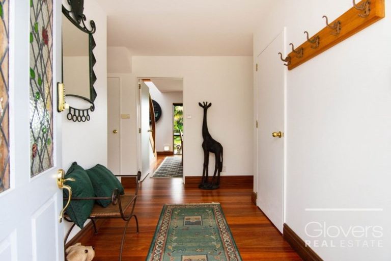 Photo of property in 22 Rimu Road, Oratia, Auckland, 0604