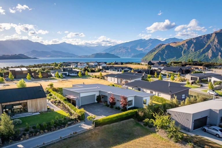 Photo of property in 10 Avalanche Place, Wanaka, 9305
