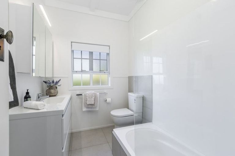 Photo of property in 1/10 Hart Road, Hauraki, Auckland, 0622