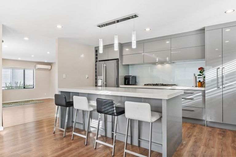 Photo of property in 11 Matisse Drive, West Harbour, Auckland, 0618