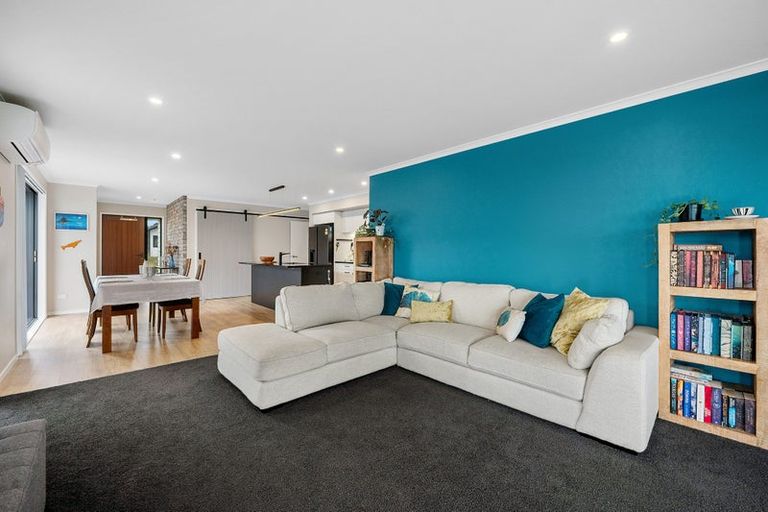 Photo of property in 19 Kawariki Road, Helensville, 0800