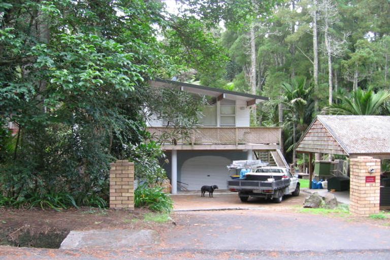 Photo of property in 26 Valley Road, Titirangi, Auckland, 0604