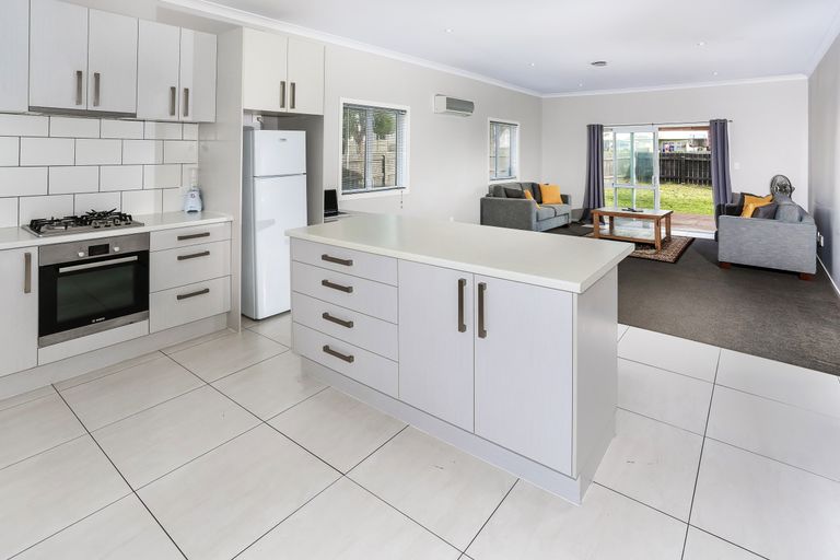 Photo of property in 71 Helvetia Road, Pukekohe, 2120