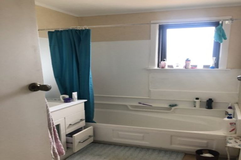 Photo of property in 17 Matapouri Road, Mangere Bridge, Auckland, 2022