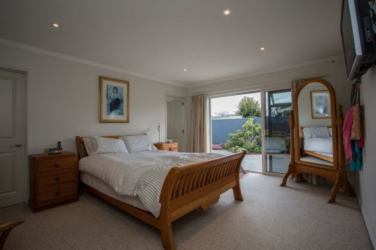 Photo of property in 12 Calder Place, Winton, 9720