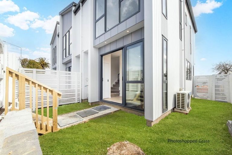 Photo of property in 8/234 Te Atatu Road, Te Atatu South, Auckland, 0610