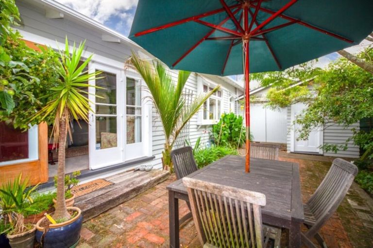 Photo of property in 18 Carlton Avenue, Gonville, Whanganui, 4501