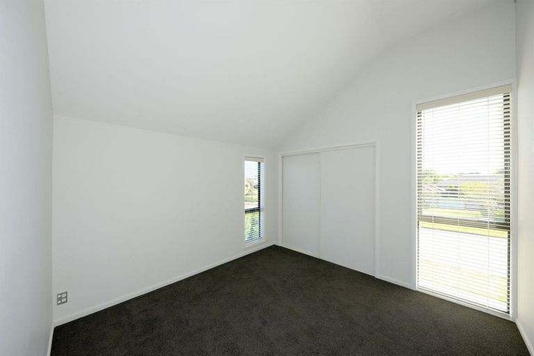 Photo of property in 3 Bottle Lake Drive, Parklands, Christchurch, 8083