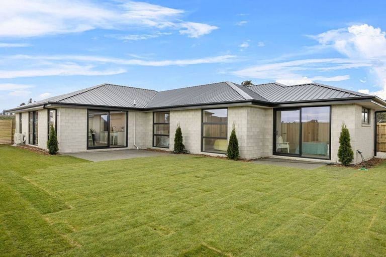 Photo of property in 12 Cam Mill Place, Rangiora, 7400