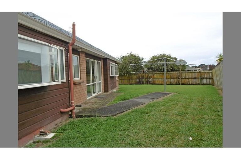 Photo of property in 8 Waylen Place, Burswood, Auckland, 2013