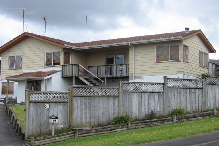 Photo of property in 10 Tetrarch Place, Totara Vale, Auckland, 0629