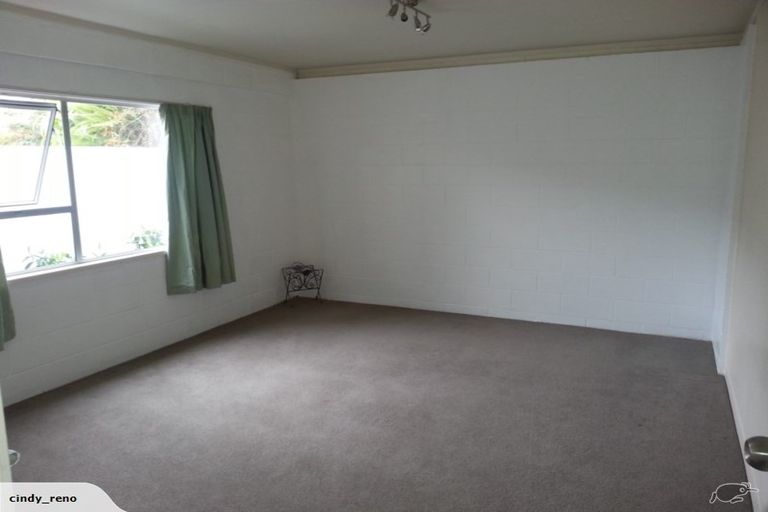 Photo of property in 2/7 Keldale Place, Forrest Hill, Auckland, 0620