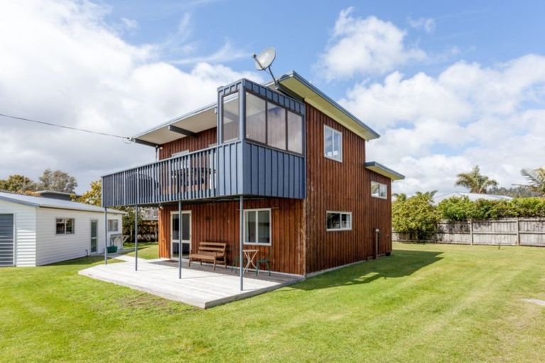 Photo of property in 15 Hicks Place, Cooks Beach, Whitianga, 3591