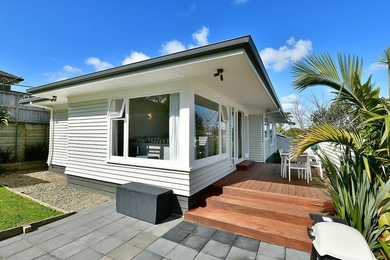 Photo of property in 2 Carento Way, Stanmore Bay, Whangaparaoa, 0932