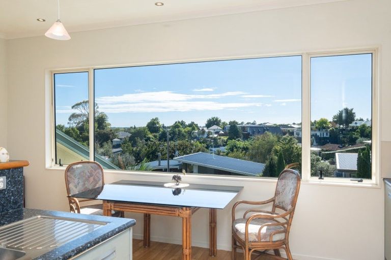 Photo of property in 16 Busby Hill, Havelock North, 4130