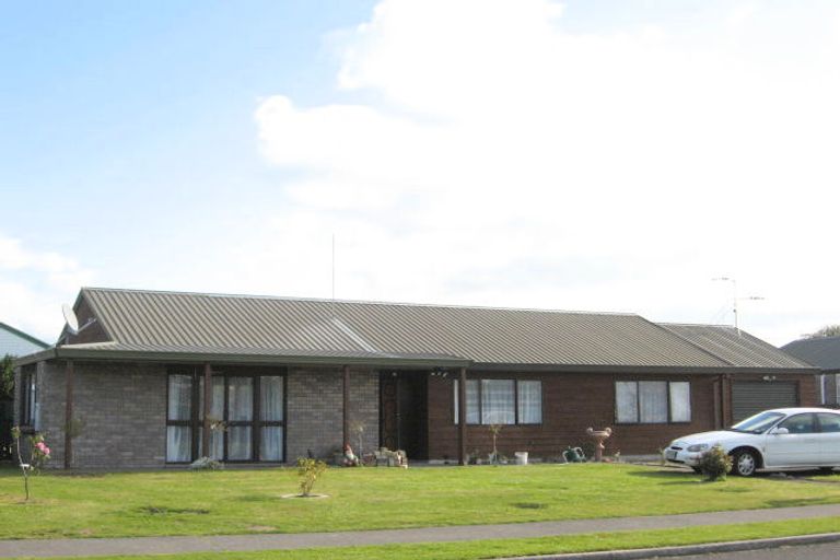 Photo of property in 10 Kane Road, Papamoa Beach, Papamoa, 3118