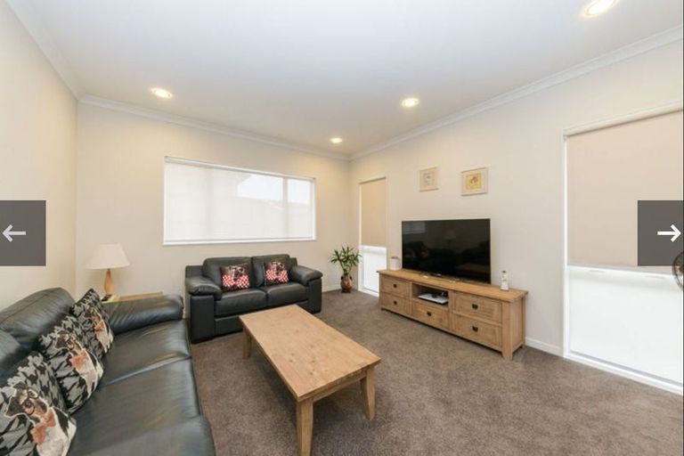 Photo of property in 5 Kilmacrennan Drive, Rosehill, Papakura, 2113